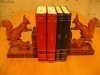 Vechi suporti (sprijin )carti,veverite sculptate manual in lemn -vezi poze