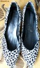 Pantofi (balerini toc f. mic), retro anii '80, cu imprimeu dalmatieni (Cruella Style) alb-negru