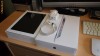 iPAD2 32GB WIFI WHITE impecabil + Husa piele iPad 2 Leinwand de la SGP - Tender Blue + Husa neopren Belkin iPad 2 neagra