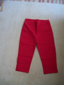 Pantaloni rosii,trei sferturi foto