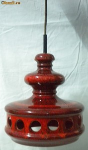 Candelabru rosu din ceramica foto