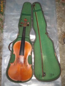 Vioara antica mare in cutie originala
