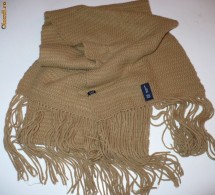 Fular dama GAP, original S.U.A, bej, lana, calduros, purtat o data - COLECTIE IN TREND  2011 foto