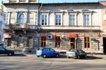 Inchiriez 17 spatii in Arad ultracentrale deasupra la Club Renaissance de la 20mp la 60mp 4Euro/mp
