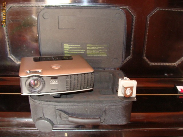 Videoproiector DELL 2400 MP 3000 LUMENI - OKAZIE foto mare