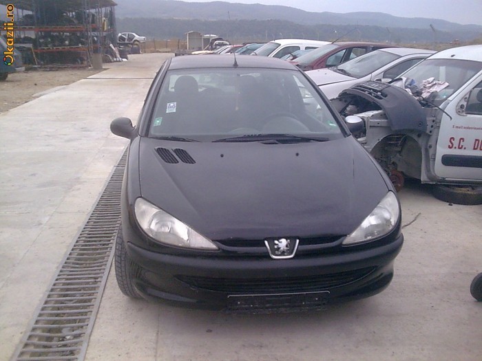 Dezmembrez Peugeot 206 1.1 benzina, an 2000 foto mare
