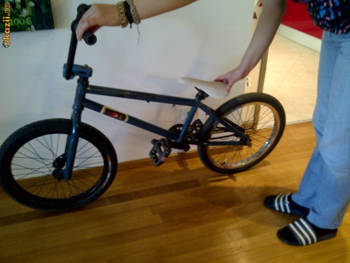Bicicleta BMX , ghidon Lumberjack , sa WeThePeople , cauciuc spate Maxxis , cauciuc fata Mac2Dirt , pipa Shadow strike foto mare