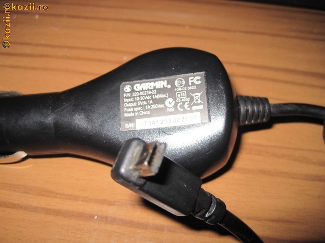 INCARCATOR AUTO GARMIN INCARCATOR GPS GARMIN 5V-1A ALIMENTATOR AUTO GARMIN ORIGINAL foto mare