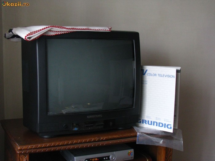Televizor color Grundig 54 cm - complet foto mare