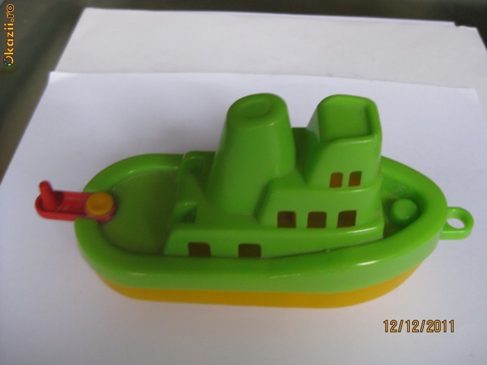 VAPORAS PLASTIC DE COLECTIE DIN ANII 80 foto mare