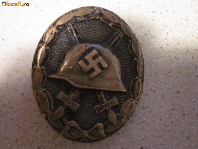 Decoratie germana ww2 svastica si spade foto mare