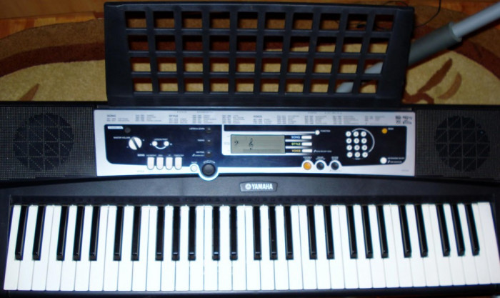 Orga Yamaha PSR-E213 YPT-210 foto mare