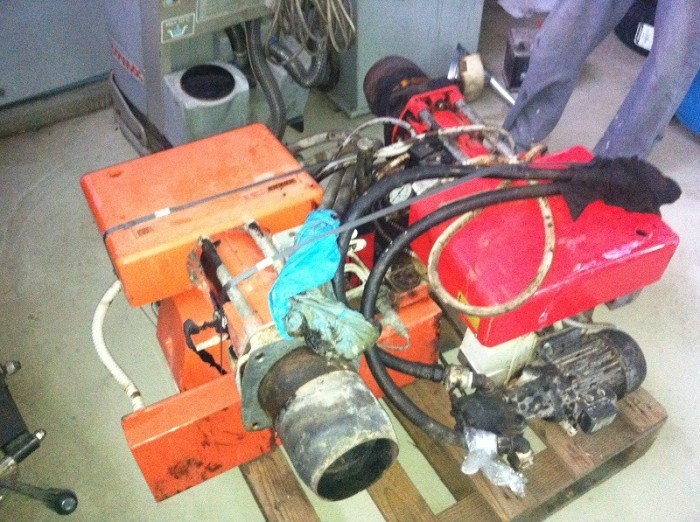 ARZATOR / INJECTOR PACURA / ULEI UZAT/ CLU foto mare