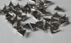 TINTE METALICE, triunghiular-piramidale, ARGINTII, pentru geci din piele sau denim, tenesi, gulere
