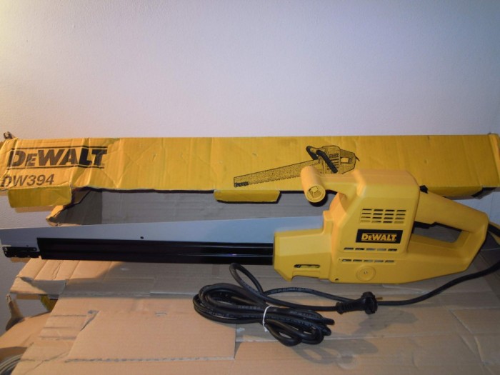 Fierastrau aligator Dewalt DW394 1350 W - pentru taiat boltari BCA, poroterm, gips carton, foto mare Fierastrau aligator Dewalt DW394 1350 W - pentru taiat boltari BCA, poroterm, gips carton, foto mare
