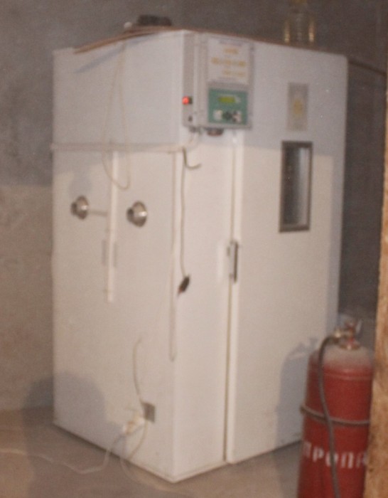 Incubator oua strut capacitate 100 oua foto mare Incubator oua strut capacitate 100 oua foto mare
