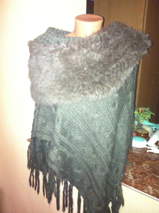 Poncho/ cardigan / jacheta de vanzare superb si tricotat ! foto mare Poncho/ cardigan / jacheta de vanzare superb si tricotat ! foto mare